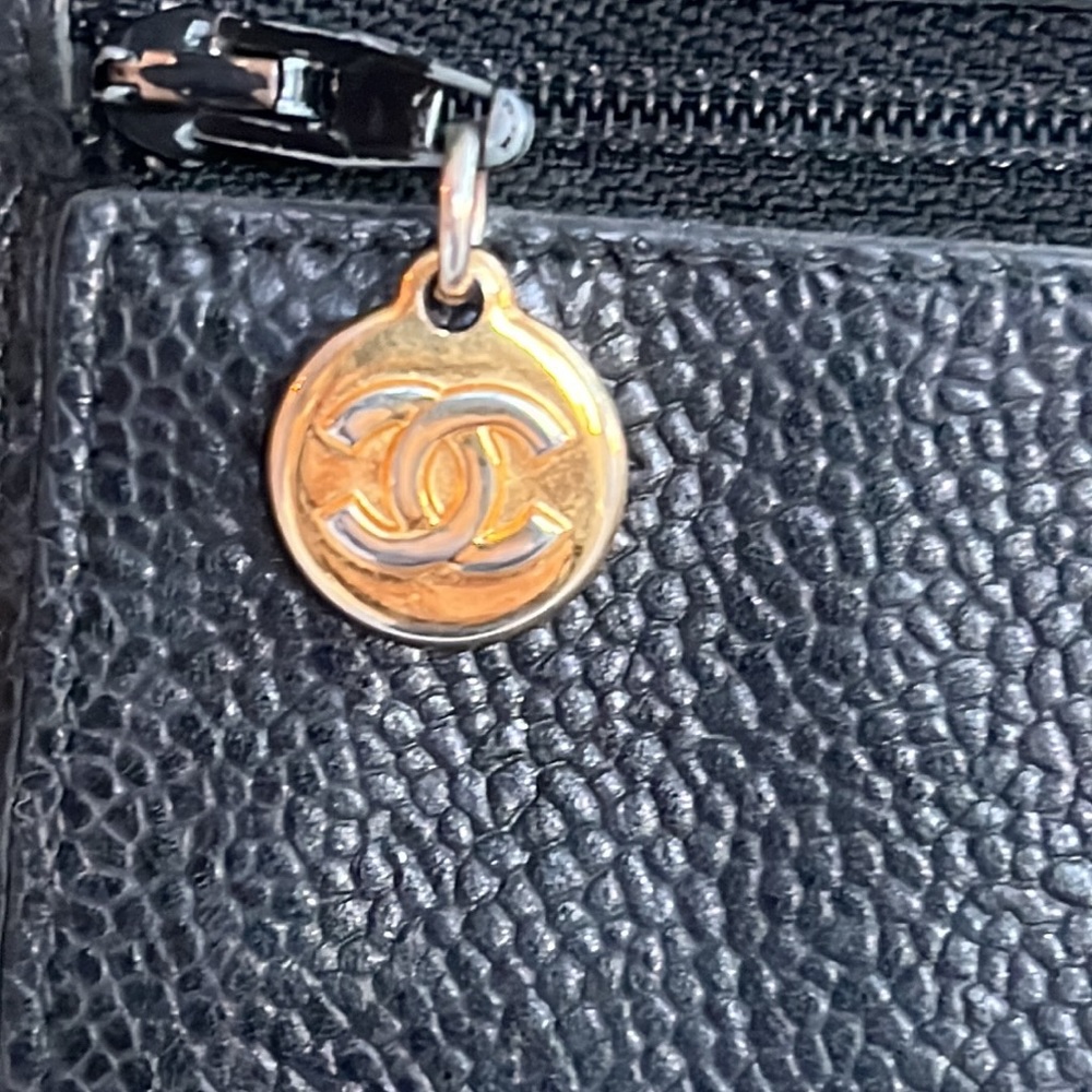 Chanel Black Leather Wallet With Beautiful Vintage Cc Logo On The Pull Tag View 3